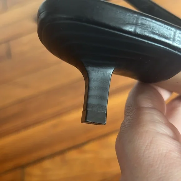 Ann Taylor Elegant Black Croc Embossed Leather Pointy Toe Slingback Heels - 9 - Picture 8 of 10